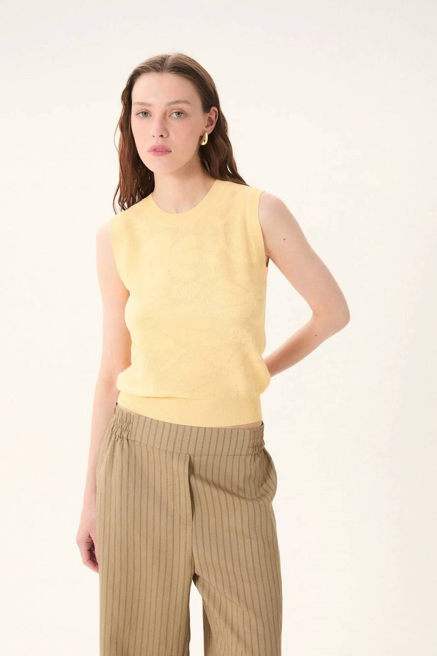 NEW DELUC icaria textured floral knit top in yellow